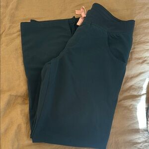 Women’s Figs Kade Scrub Pants